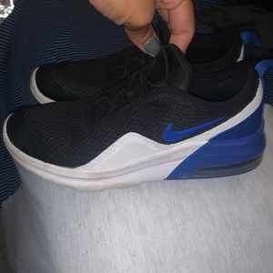 Boys youth 1.5 Nike slip on no lace tennis shoes